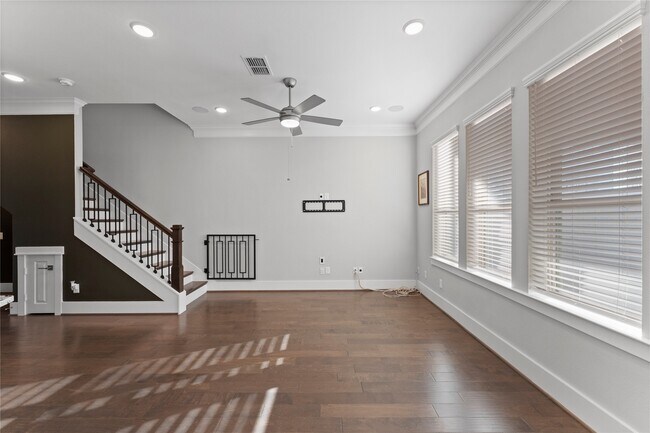 Building Photo - 817 Kamano Ave