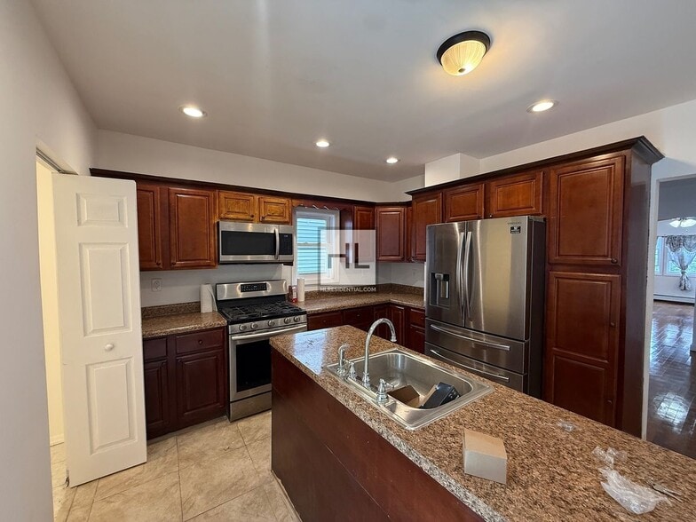 Building Photo - LOCKMAN AVENUE