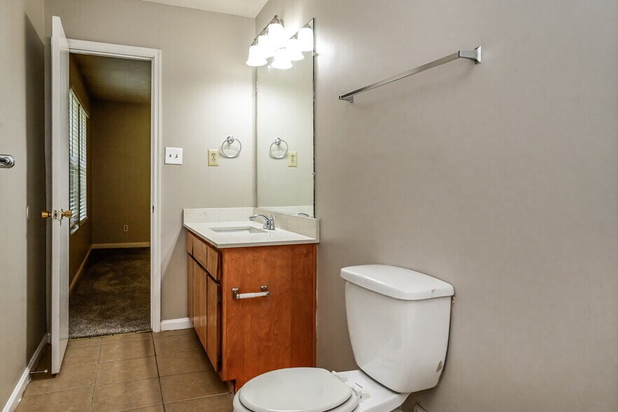 Building Photo - 4255 Loveless Pl