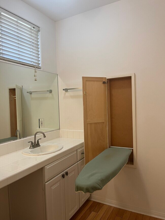 Building Photo - 8960 Camellia Ct