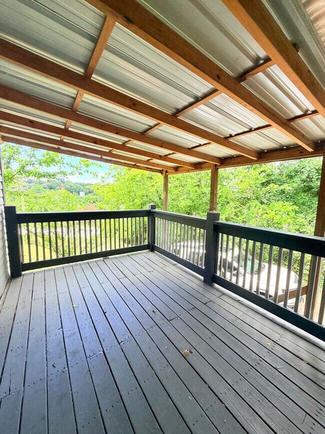Building Photo - Available Now! River Arts District. 2 bedrooms/1 bathroom