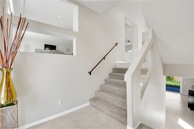 Building Photo - 9770 Hawk Crest St