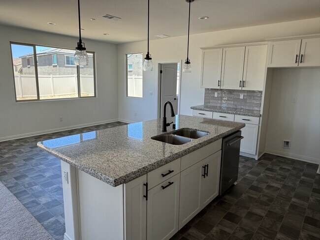 Building Photo - 4470 Hickory Ct