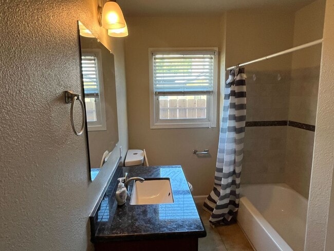 Building Photo - Charming 3-Bedroom Home in Prime Stockton ...