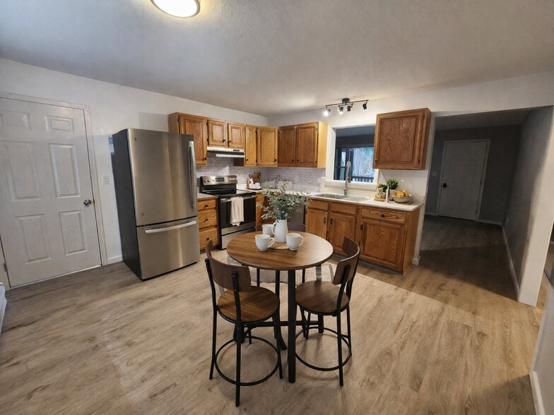 Building Photo - 205 Forest Dr