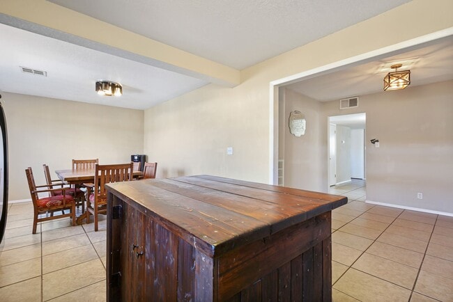 Building Photo - 1801 Corte Del Ranchero