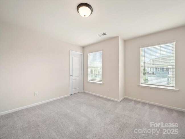 Building Photo - 1067 Winnett Dr