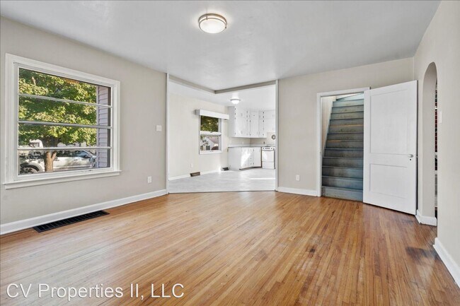 Building Photo - 4 br, 2 bath House - 1901 Iowa Street