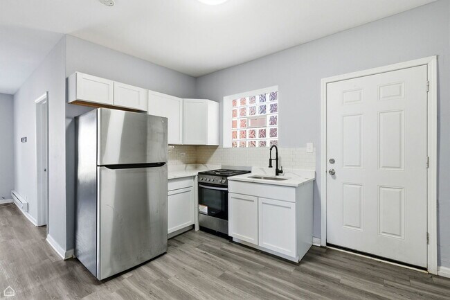 Building Photo - 16 E 118th Pl