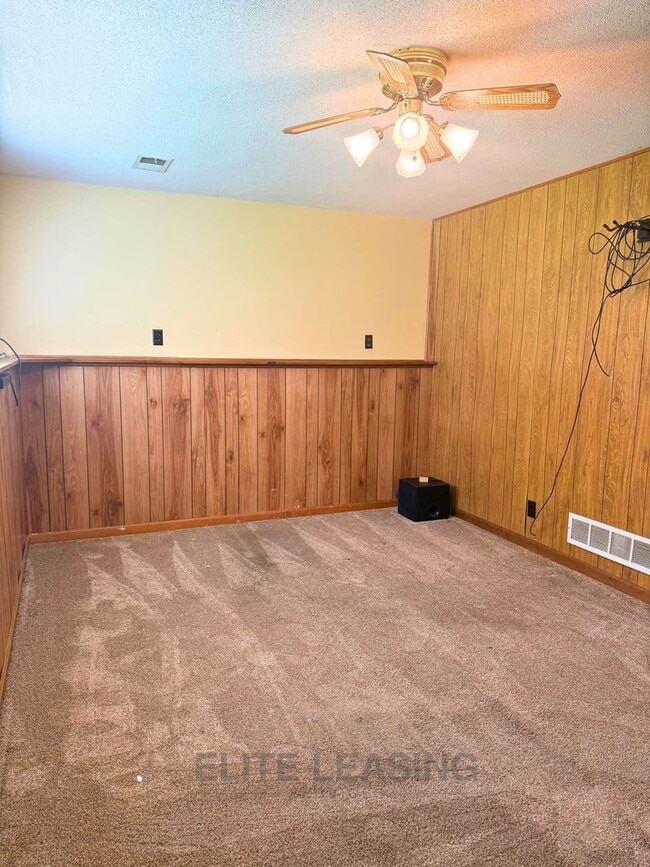 Building Photo - 1517 W Forest Dr