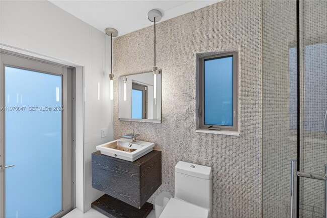 Building Photo - 1000 N Shore Dr