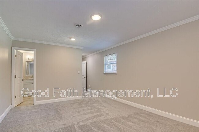 Building Photo - 4022 Windridge Dr