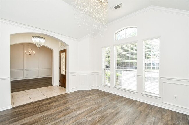 Building Photo - 10206 Hahns Peak Dr