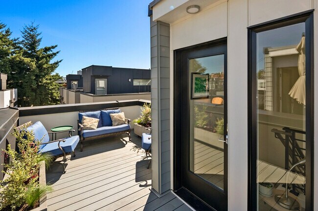 Building Photo - 516 Broadway E