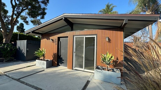 Primary Photo - Cozy Cliff May Efficiency in Rancho Neighborhood for Rent!