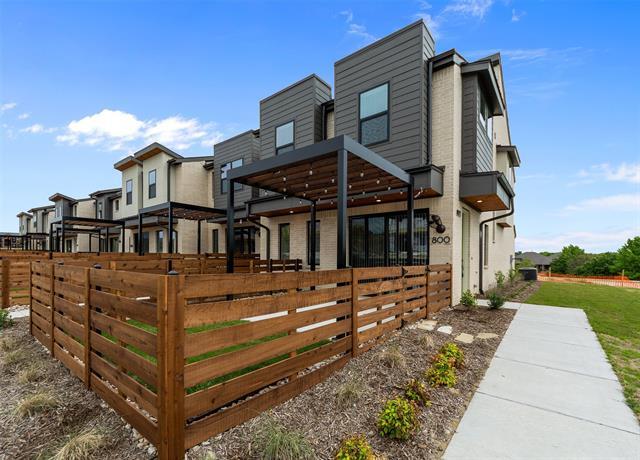 Building Photo - 800 Emerling Dr