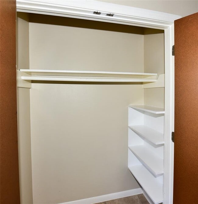 Building Photo - 7605 Carriage Dr