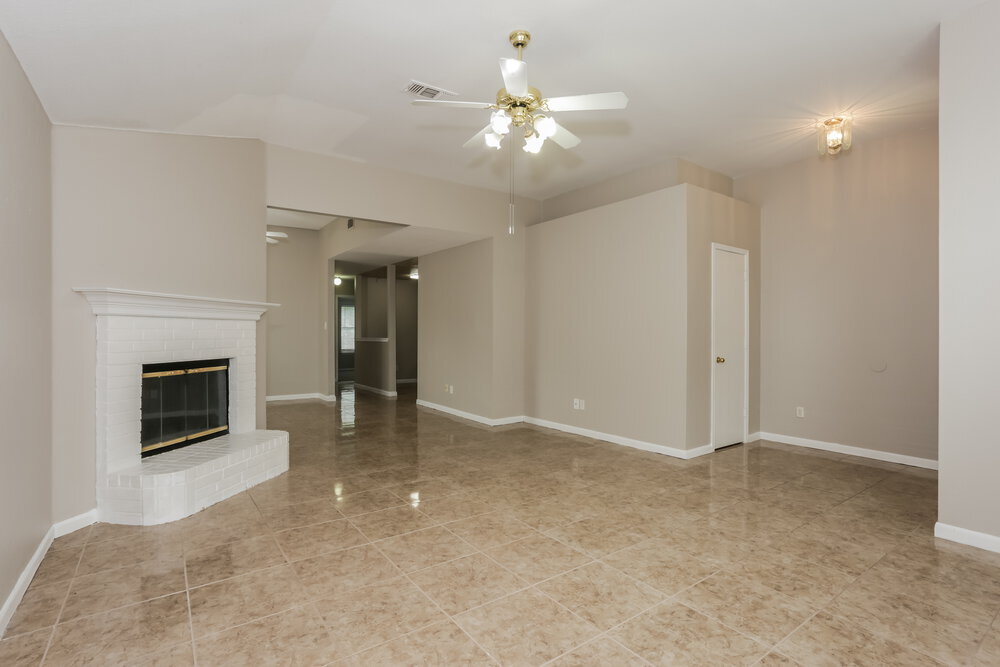 Building Photo - 736 W Colony Dr