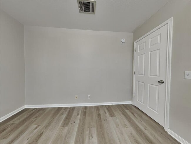 Building Photo - 501 Tobin Dr