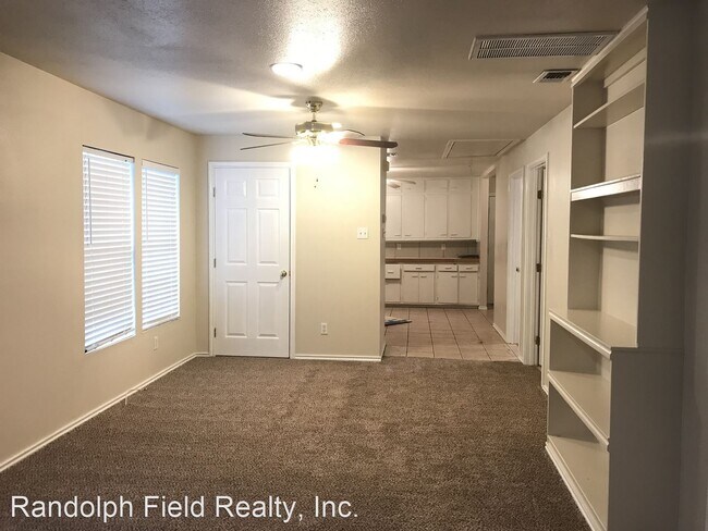 Building Photo - 2 br, 1.5 bath House - 215 W. SCHULZ