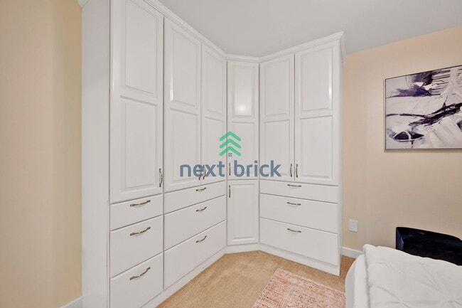 Building Photo - Charming 2-Bedroom Cottage in the Heart of...