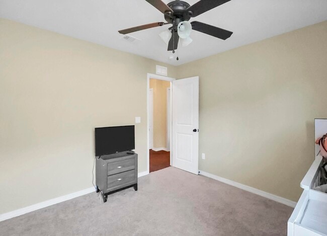 Building Photo - 220 Wainwright Dr