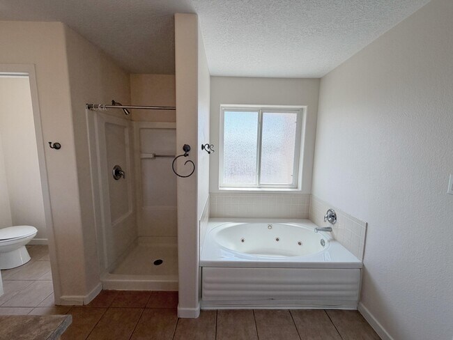 Building Photo - 6216 Calle Vizcaya NW