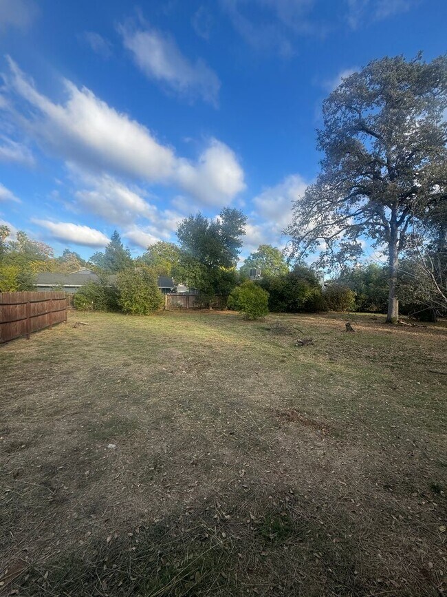 Building Photo - 1104 Layton Rd