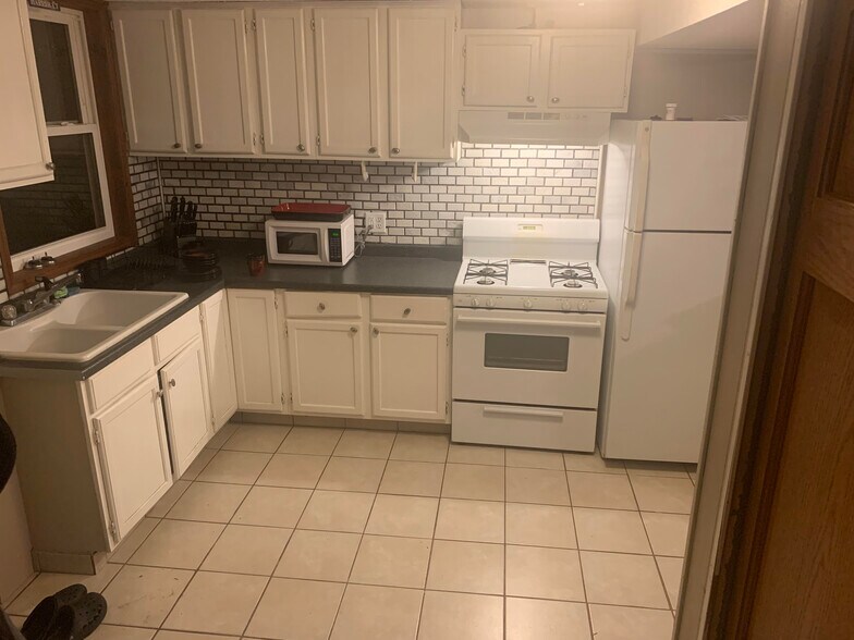 Kitchen, Stove, Sink, Fridge, & Cabinets Etc... - 1651 Dakota Ave S