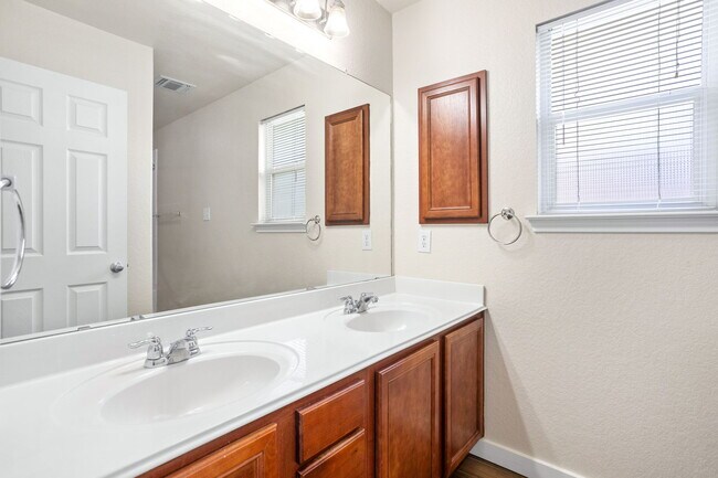 Building Photo - 8607 Cheyenne Bluff