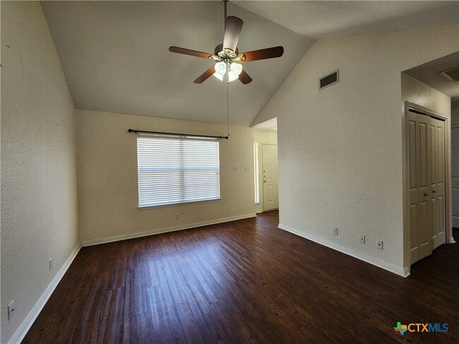 Building Photo - 249 Glenbrook Dr