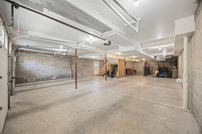 Building Photo - 15414 N River Beach Dr