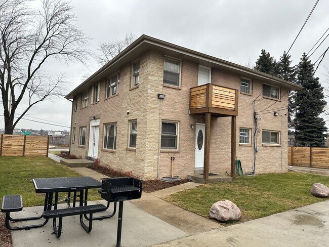Building Photo - 4707 W Wells St