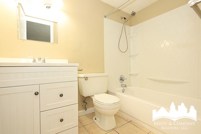 Building Photo - 6333 Raible Dr