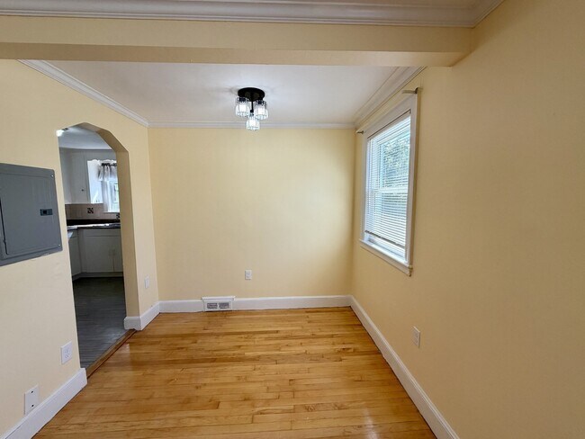 Building Photo - 19 Ridgeview Ave
