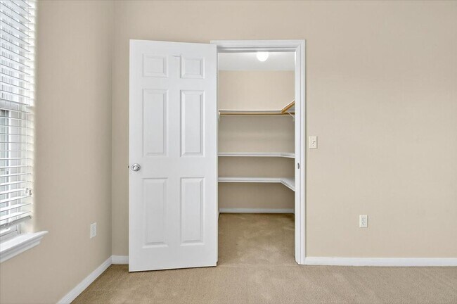 Building Photo - 6018 Tapestry Dr
