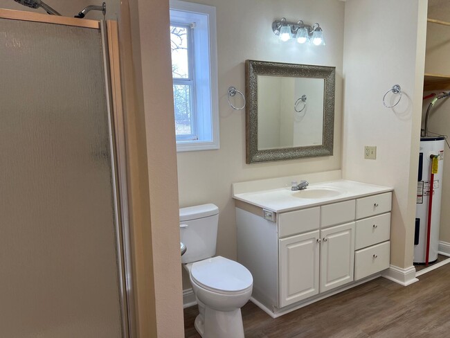 Building Photo - Marshfield Rental Home