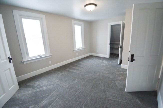 Building Photo - Huge, classic 2-story just outside of downtown Rochester