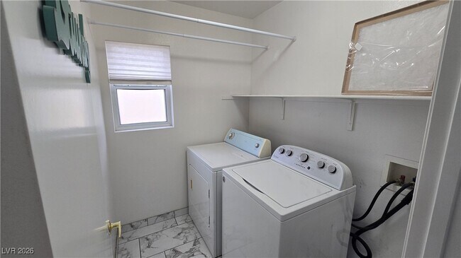 Building Photo - 5205 El Castano Ave