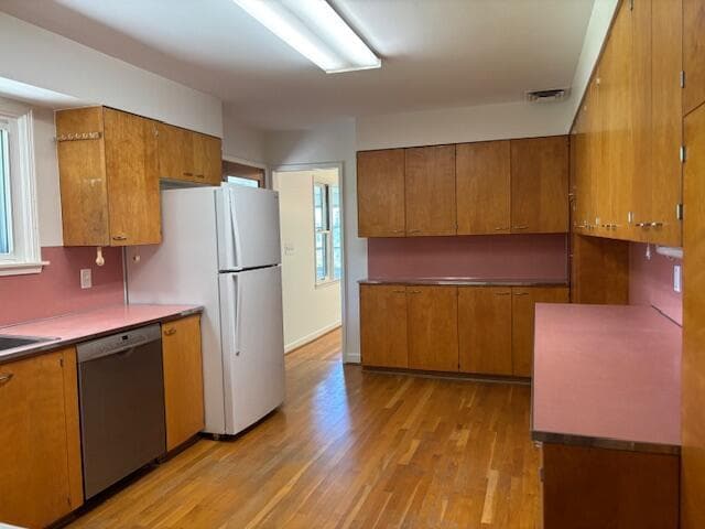 Building Photo - 580 Riverview Dr