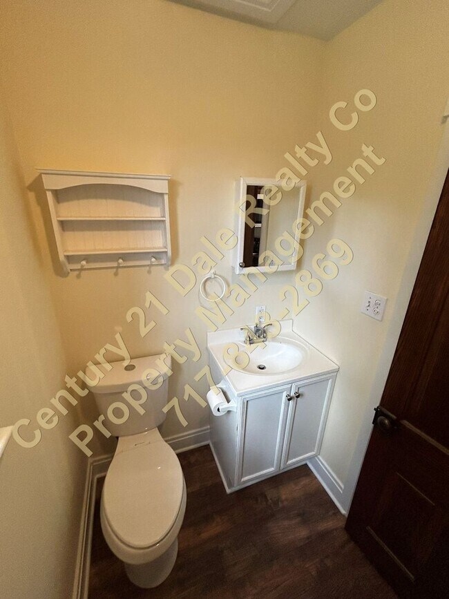 Building Photo - Beautiful 2 Bedroom Home in South Eastern ...
