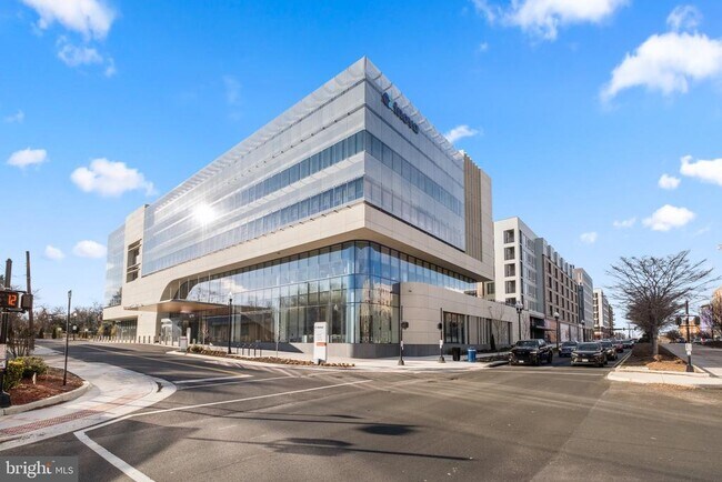 Building Photo - 621 Bluemont Ave