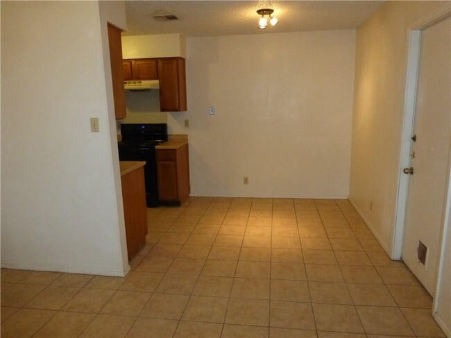 Building Photo - 7208 Lilac Ln