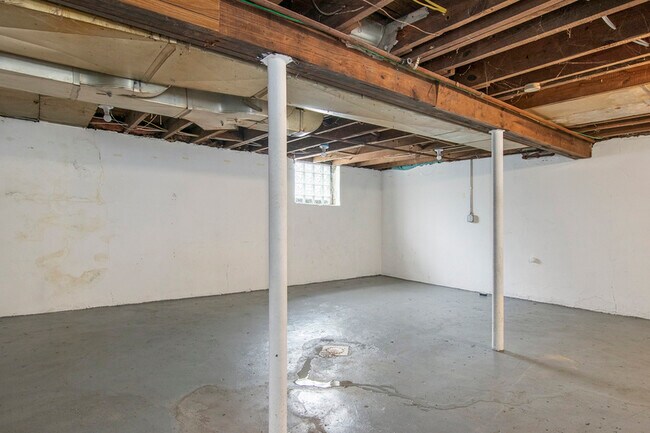 Building Photo - 15495 Littlefield St
