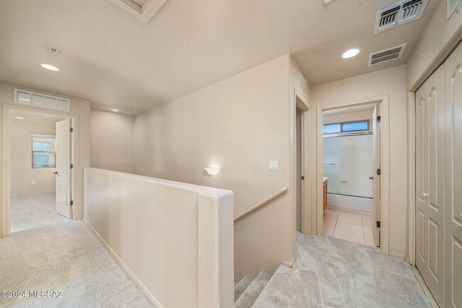 Building Photo - 4 bed/3bath in desirable Paseo Del Rio Community