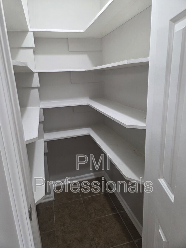 Building Photo - 2426 Bennington Dr