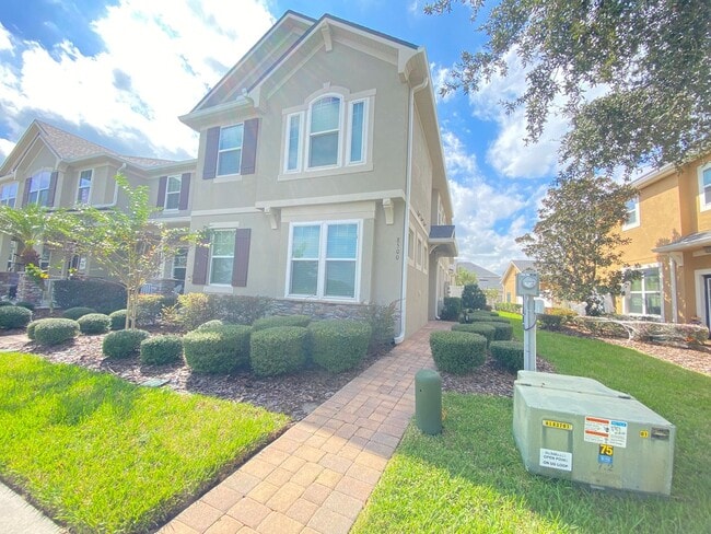 Building Photo - WINDERMERE TRAILS - 3BR/2.5BA PLUS DEN - WALK TO THE PARK