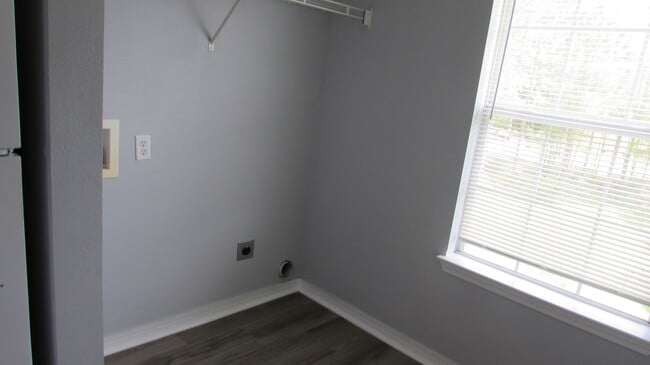 Building Photo - 15135 Deer Creek Dr