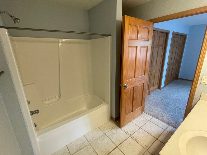 Building Photo - 2916 Kentville Dr