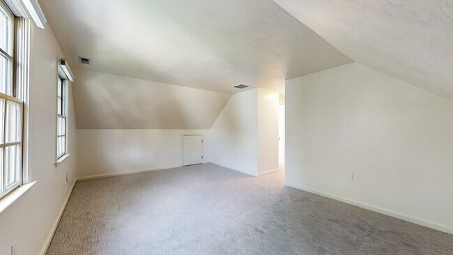 Building Photo - 23 Holman St